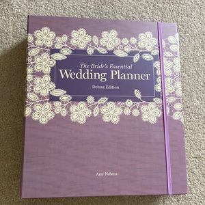 The Bride’s Essential Wedding Planner (Deluxe Edition)